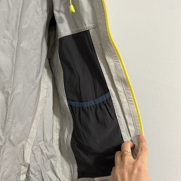 Mountain Hardware Dry Q Elite Waterproof Rain Jacket - Picture 7 of 11